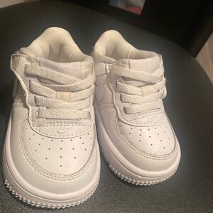 1 pair baby sneakers
